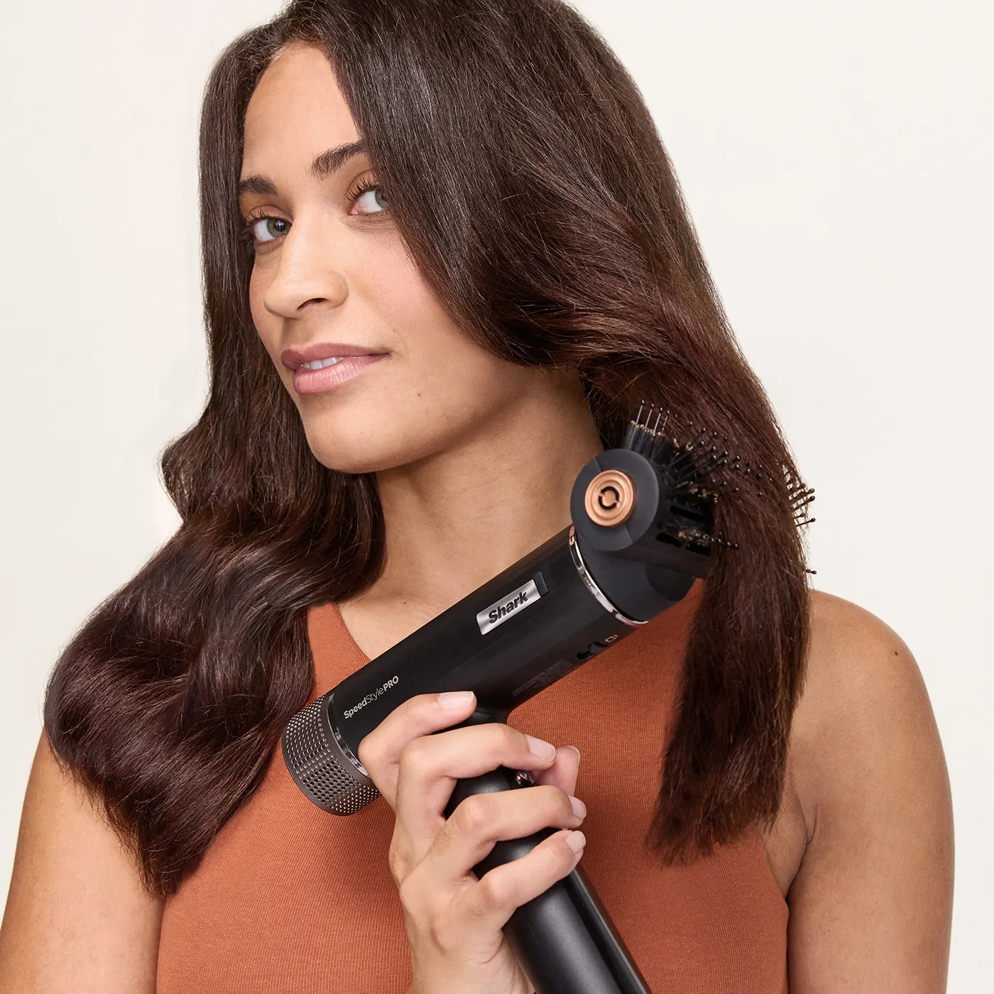 Shark-HD731UK-InUse-QuickSmooth-Ireland-Styling-1241