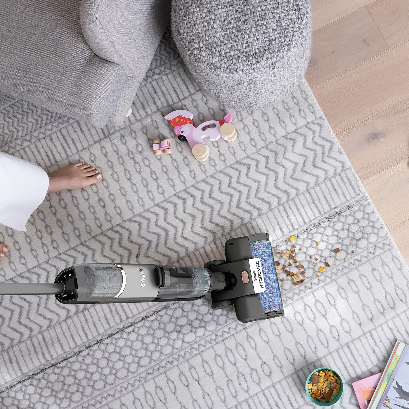 Shark-R-WD210UK-InUse-PlayRoom-OvrHead-Woman-Position2-RGB
